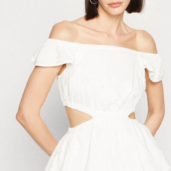 GAP Cutout Ruffle Dress. Size M. NWT - Picture 4 of 10